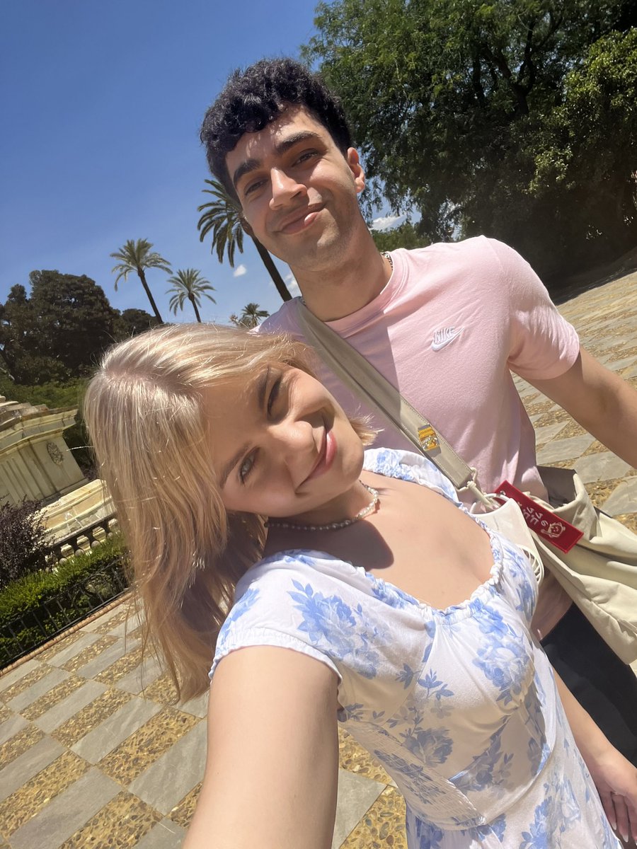 amber4president's tweet photo. spain wif the bf https://t.co/yufnkJLKBD