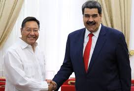 ¡Ah! No. Estamos muy mal Si Maduro defiende a Arce. Eso quiere decir, definitivamente, que lo del 26 de junio fue todo, menos golpe.