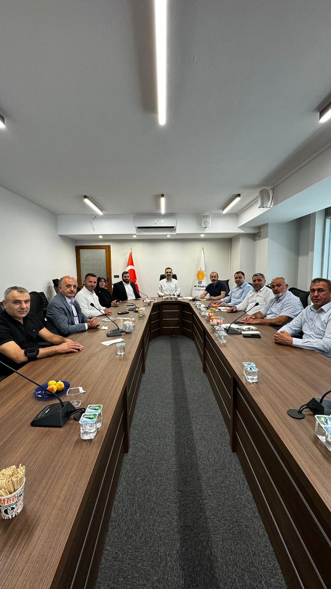 AK Parti Meclis Grup toplantımızı Meclis üyelerimizin katılımlarıyla İlçe Başkanlığımızda gerçekleştirdik.

Aldığımız kararların ilçemize hayırlar getirmesini diliyorum.

<a href="/atasehirakparti/">AK Parti Ataşehir</a> 
<a href="/serdarorhan/">Serdar ORHAN</a> 
<a href="/MEjderBatur/">Dr.M.Ejder BATUR</a> 
<a href="/osmannnurika/">Osman Nuri Kabaktepe</a>