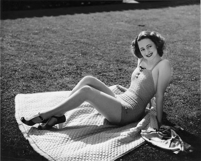 The adorable birthday girl...Ms. de Havilland #BOTD
#OliviaDeHavilland