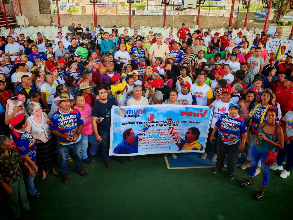 AngelPComuna's tweet photo. 🚩Huracán Comunero en el Zulia
Junto a los pescadores, comunidades indígenas, Circuitos Comunales y organizaciones de base, nos movilizaremos masivamente mañana, comuneros y comuneras en las calles de Miranda en apoyo a nuestro Gallo Pinto @NicolasMaduro
Hemos conversado con el Alcalde @LuisEsZulia y nos dice que hay un ambiente muy positivo y que será tan bueno como la Marcha Comunera del Vigía