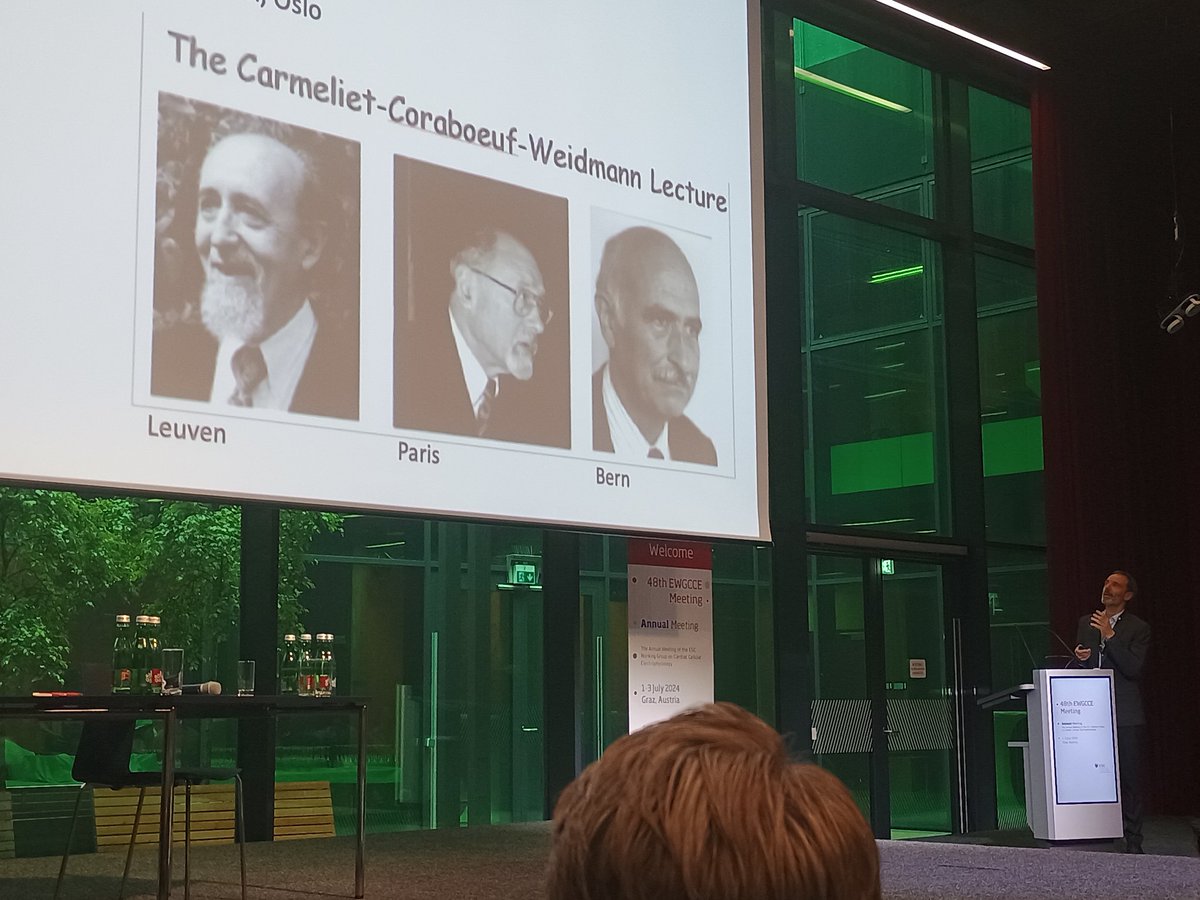 Dan Johnson (@danmjohnson) on Twitter photo We end the science of the day with the #CCW lecture given by <a href="/GodfreySmith/">Godfrey Smith</a> from the University of Glasgow!! We end the science of the day with the #CCW lecture given by <a href="/GodfreySmith/">Godfrey Smith</a> from the University of Glasgow!!