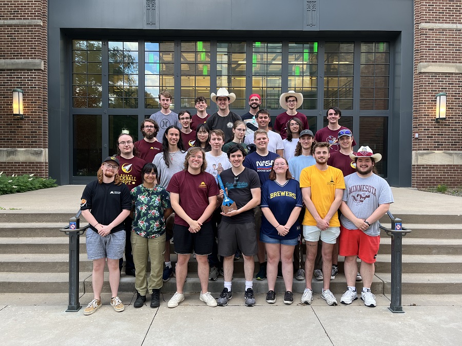 So excited about several of our AEM students contributing to another win! UMN Rocket Team defends title, wins 30,000-ft category at 2024 Spaceport America Cup cse.umn.edu/college/news/u…