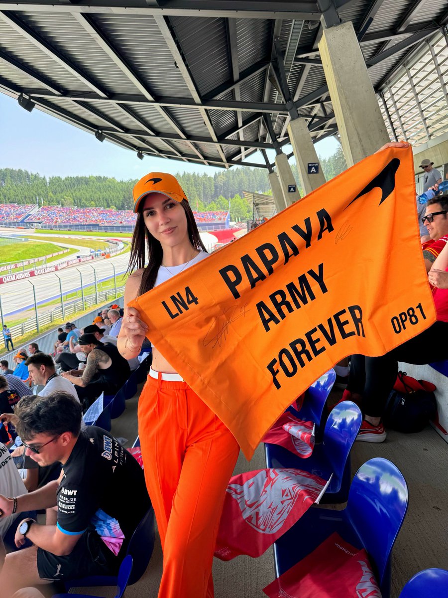 CLeclercArmy's tweet photo. @McLarenF1 Papaya forever 🧡 https://t.co/eie4JGqJmf