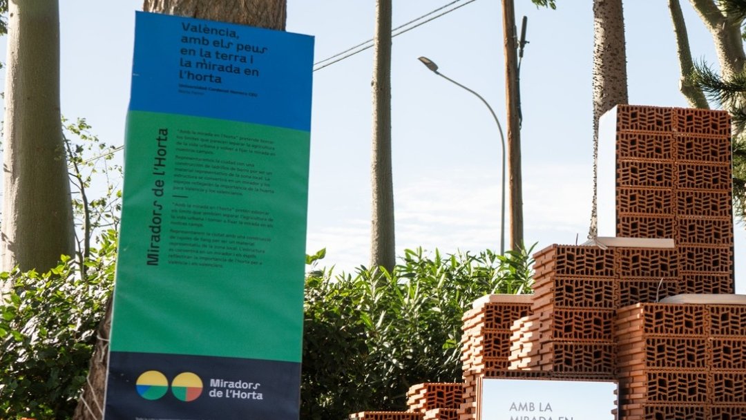 ✅Las instalaciones efímeras del 5º festival Miradors de l’Horta serán firmadas por:
 
🌿 <a href="/didacballester/">dídac ballester</a> + LUCE 
🌿 <a href="/barana__/">barana.accion.creativa</a>
🌿 <a href="/SayaveraStudio/">sayavera.studio</a> + Valeria
🌿 Wanna
🌿 Bona Fide Taller
🌿<a href="/uchceu/">Universidad CEU UCH</a> 
🌿<a href="/UPV/">Universitat Politècnica de València</a> 

¡¡Deseando conocer las propuestas!!🙌
#MiradorsHorta24 #SomosADCV #SomADCV