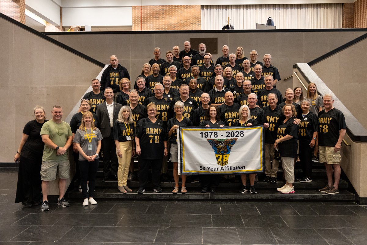 WPAOG's tweet image. The Class of 1978 is here and ready to support cadet candidates and their families as they report for #RDay today! 

Thank you to the "Proud and Great" Class of 1978 for gripping hands with the Class of 2028 as they join the #LongGrayLine.

#WestPoint #USMA2028 #DutyHonorCountry