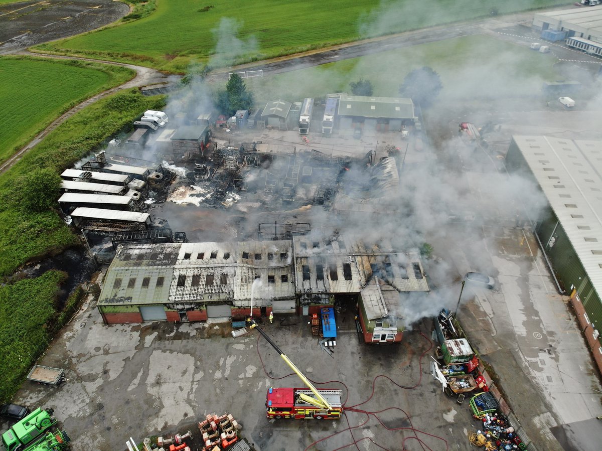 INCIDENT UPDATE| Firefighters will be leaving the scene of the large fire at Adlington Industrial Estate shortly. An investigation into the cause is ongoing.

The photo, taken yesterday morning, shows the scale of the incident.

Full incident details 👉 orlo.uk/qkbdk