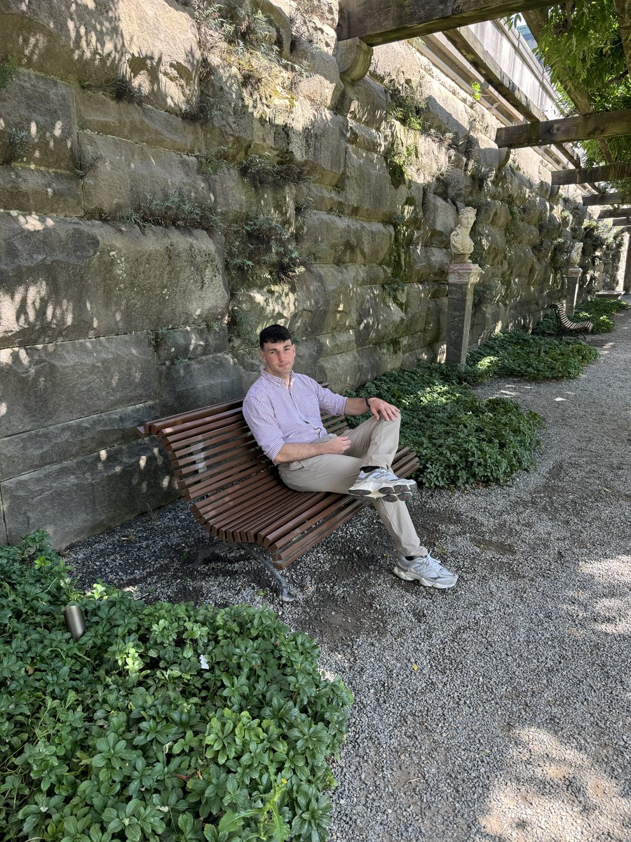 sendtony's tweet image. This is what happens when you listen to taylor swift once