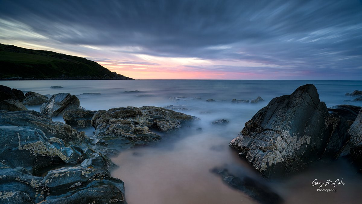 Mount10Photo's tweet photo. Sunset at Kinnagoe Bay. Kinnagoe is a stunning beach on the Innishown Peninsula, County Donegal. https://t.co/gwnDIpdre6