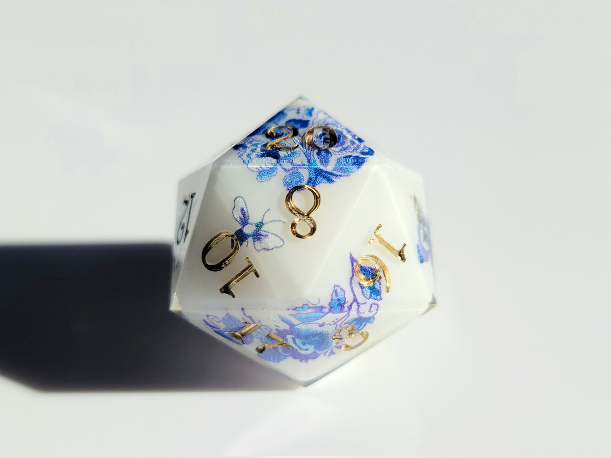 ForbiddenFae's tweet image. ✨DICE GIVEAWAY✨ 

To celebrate 2 years, we wanted to give away a Classic Porcelain D20!

To enter:
🎲 Like
🎲 Follow
🎲 Retweet this post

This will be open for international followers with shipping paid by us. We will randomly pick and announce the winner on Friday, July 5th!