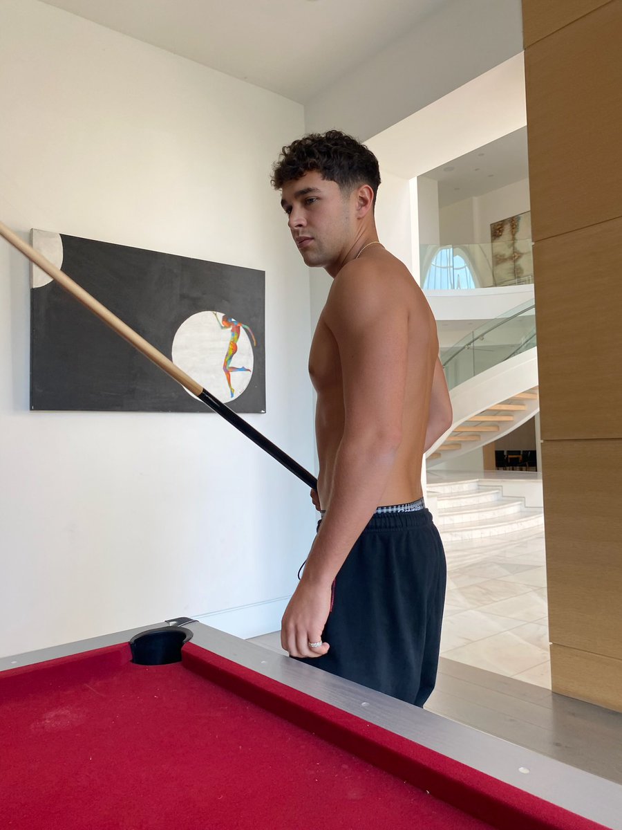 AustinMahone's tweet image. Who wants to play? 😉🎱