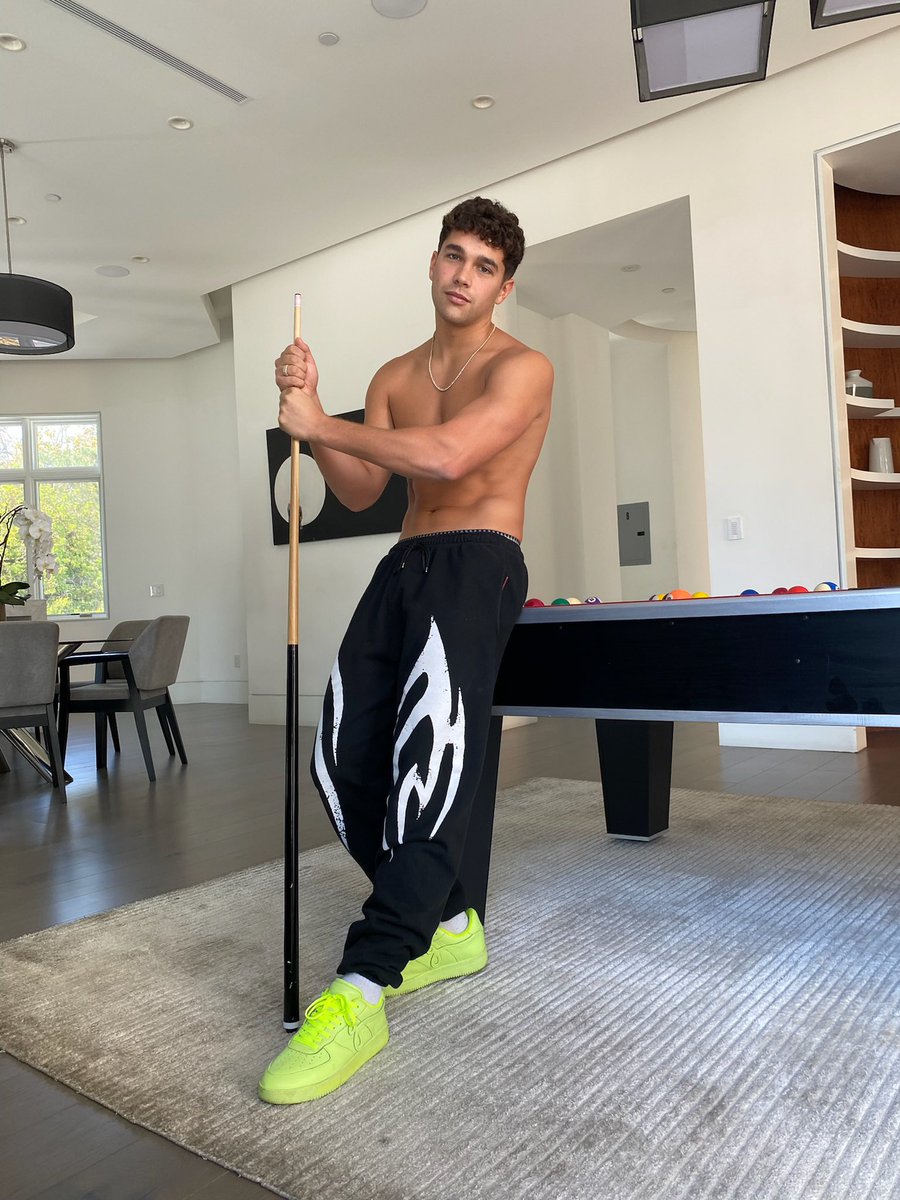 AustinMahone's tweet image. Who wants to play? 😉🎱