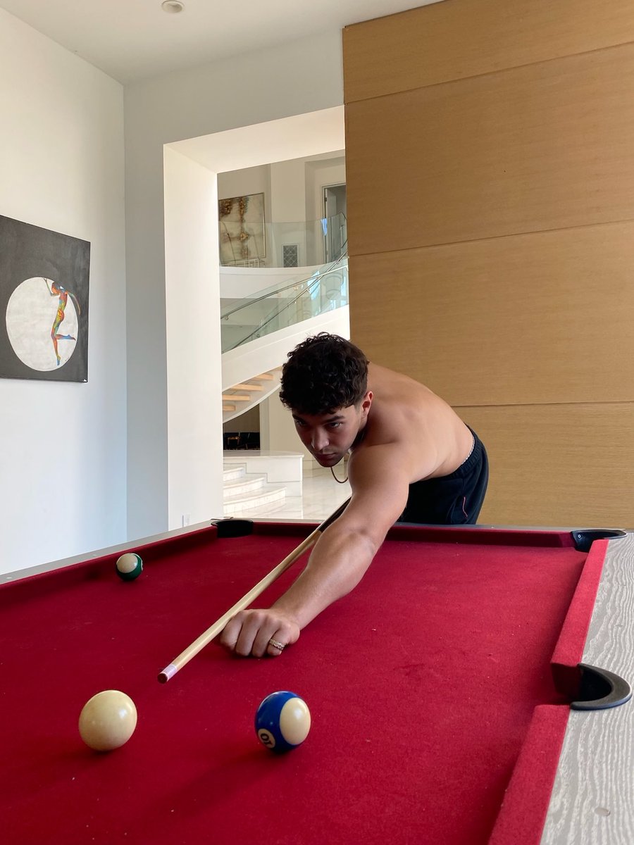 AustinMahone's tweet image. Who wants to play? 😉🎱