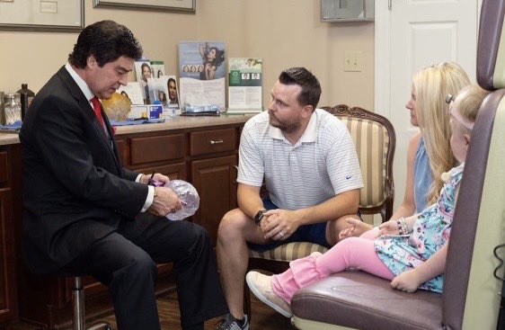 SonderprTN's tweet photo. Local surgeon Dr. Larry Sargent’s journey to save three patients unfolds in new TUBI documentary premiering Friday. @newschannelnine @Local3News @TimesFreePress @wdefnews12 @NOOGAtoday @ThisNThatNC9 @DailyRefreshTV @Chattanoogancom https://t.co/p9CVEGXlQ7