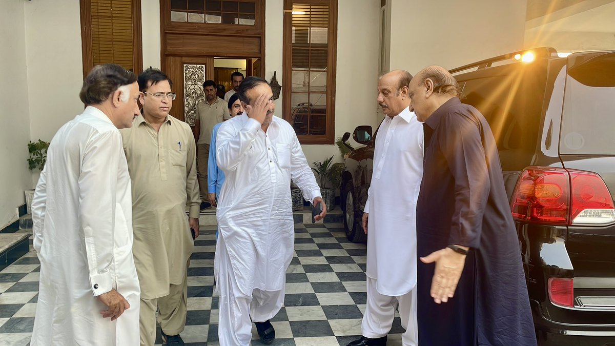 RajaBasharatLAW's tweet photo. پاکستان تحریک انصاف کے #PP18 راولپنڈی سے نمبردار اسد عباس کی کی حویلی راجگان آمد، رہنما @PTIofficial محمد بشارت راجہ اور محمد ناصر راجہ کی ہمشیرہ کی وفات پر اظہار افسوس کیا اور مرحومہ کے درجات کی بلندی و مغفرت کے لیے فاتحہ خوانی کی۔
#DhamialHouse #NA55 #TeamMBR https://t.co/JBwYA9vcuA