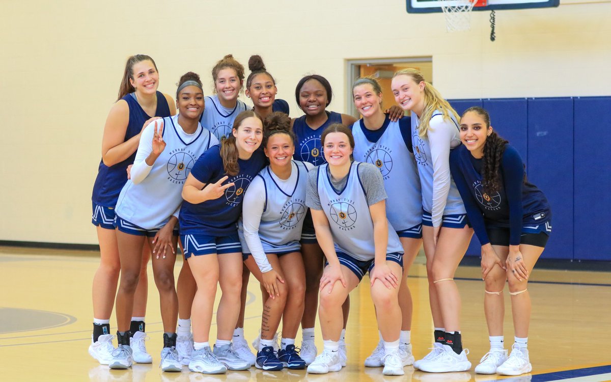 All smiles for a new week 😄

#GoRacers🏇