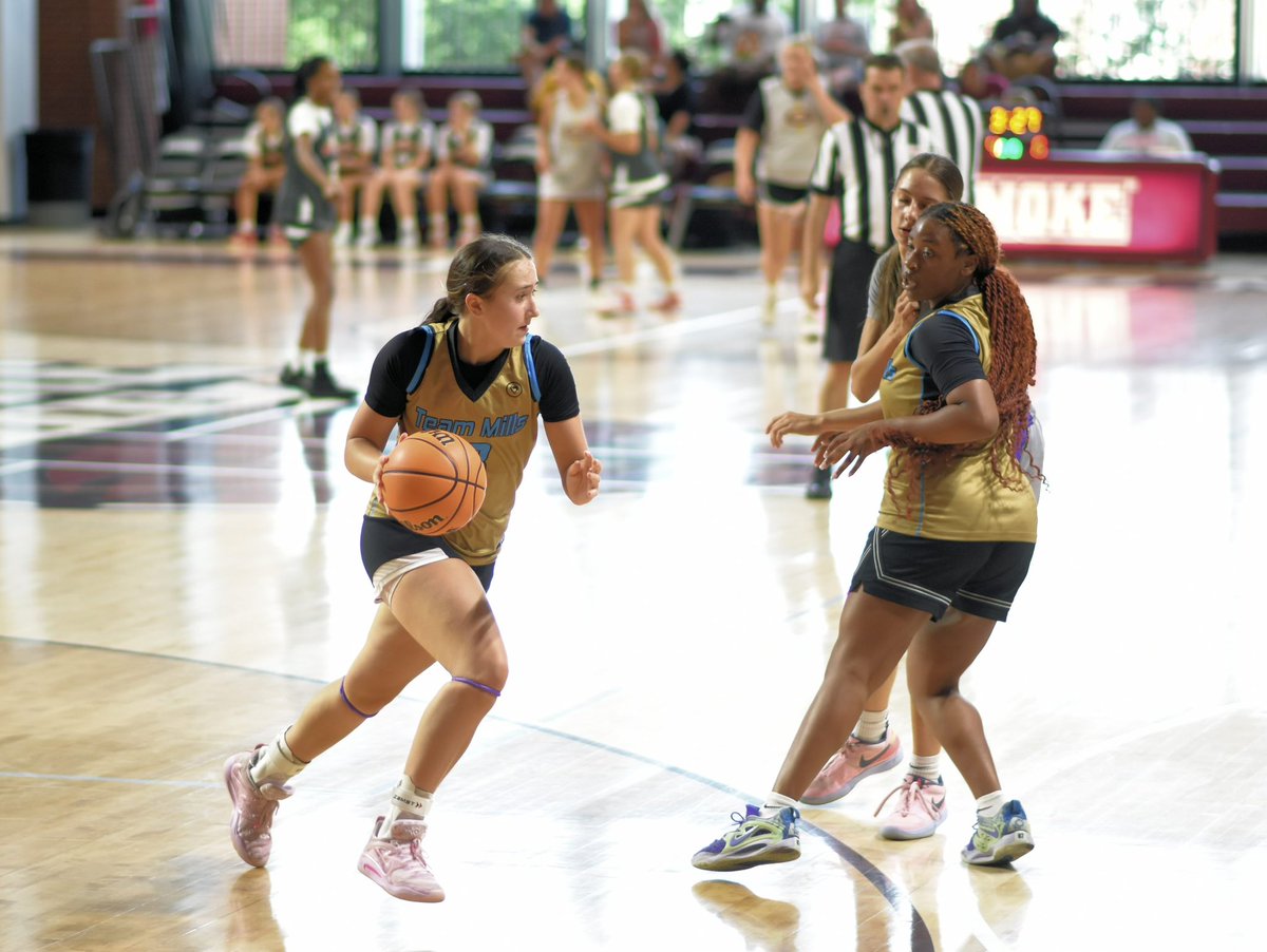 hannahw2026's tweet photo. @RoanokeWBB Team Camp was competitive! Team Mills battled hard ⚔️ Thanks @Carla_Flaherty for the great Team Camp! Stayin Completive &amp; Coachable @mikemillsnc @JrAllStarBB   @K1Book66 @Ferdavis9113 @_BlakeDerrick @Uorangemen2  @CoastRecruits @CoachLTid @NOVA94Feet  @MMBR_CoachGBell https://t.co/FmVMqV0hac
