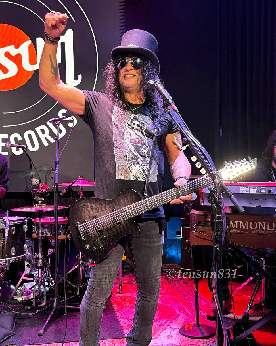 SlashArmyAUT's tweet photo. @Slash moments from Nashville, freakin' cool pictures๐๐๐คโ๏ธ๐ฉ๐ธ
Photos: @Tensun831
#slash #nashville #bluesball #feeltheblues #backontour https://t.co/ZoCkspLHEi