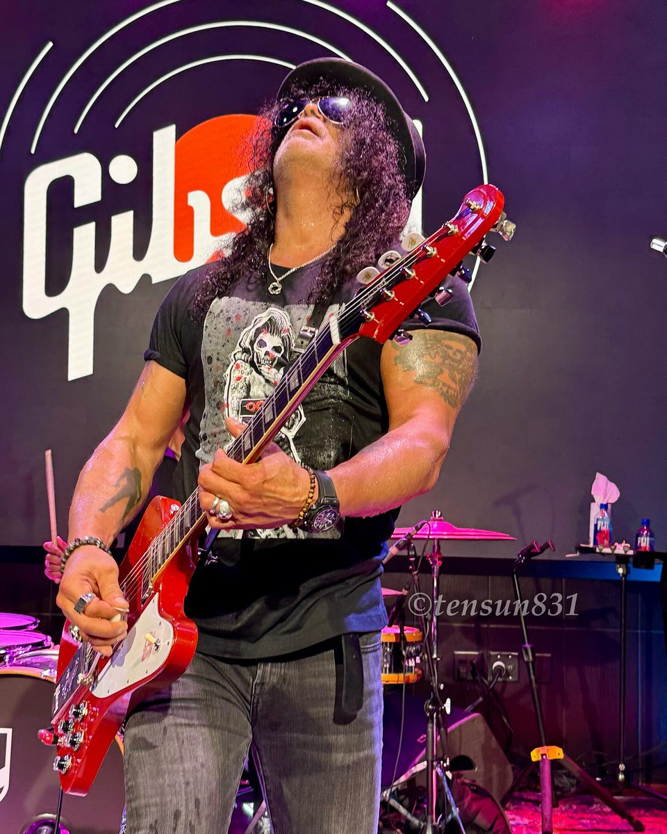 SlashArmyAUT's tweet photo. @Slash moments from Nashville, freakin' cool pictures๐๐๐คโ๏ธ๐ฉ๐ธ
Photos: @Tensun831
#slash #nashville #bluesball #feeltheblues #backontour https://t.co/ZoCkspLHEi