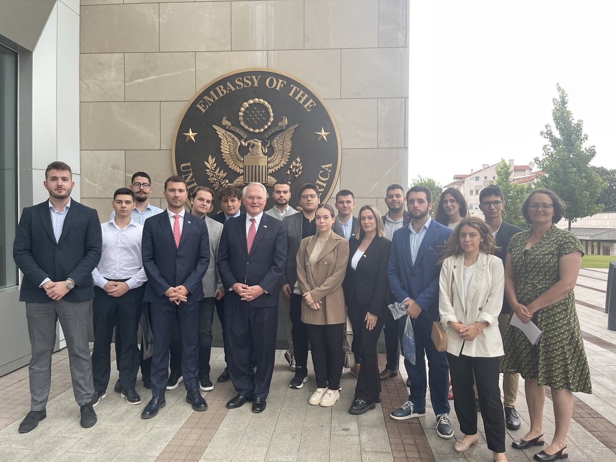 Учесници Pupin Fellowship програма имали су у уторак прилику да сазнају више о организацији и функционисању дипломатске мисије Сједињених Америчких Држава у Србији.

Ово је била последња од многих интересантних и поучних посета различитим компанијама и институцијама током трајања