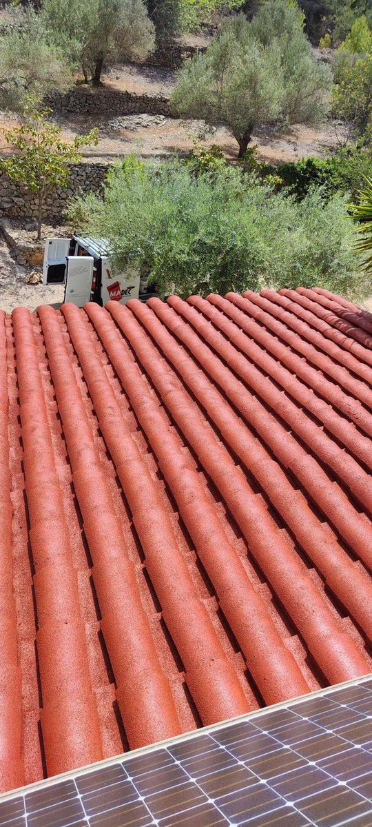 suberlev's tweet photo. 🚀 ¡Increíble trabajo de Madec Pintures con nuestro Thermo Cubiertas Shield! 🛡️ Este impermeabilizante y corrector térmico de alta calidad para cubiertas y fachadas reduce la temperatura interior entre 4°C y 25°C.🌞 #Impermeabilizante #ThermoCubiertasShield #AhorroEnergético https://t.co/j3jSqIlovn