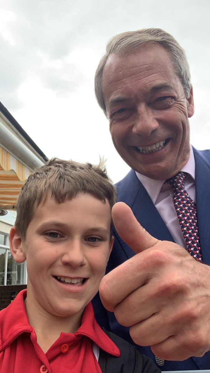 LittleOakleyFan's tweet photo. @Nigel_Farage https://t.co/TO5X6CRCk4