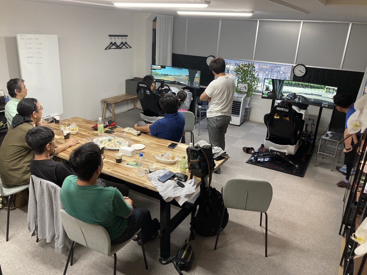 オープニング初日

S耐ST-5クラスTEAMNOPROの皆様が遊びに来てくださいました

筑波タイムアタックは皆、熱が入っておられました
SIMを使った走行会いいですね！

＃TEAMNOPRO　＃CocoDrive　＃平塚