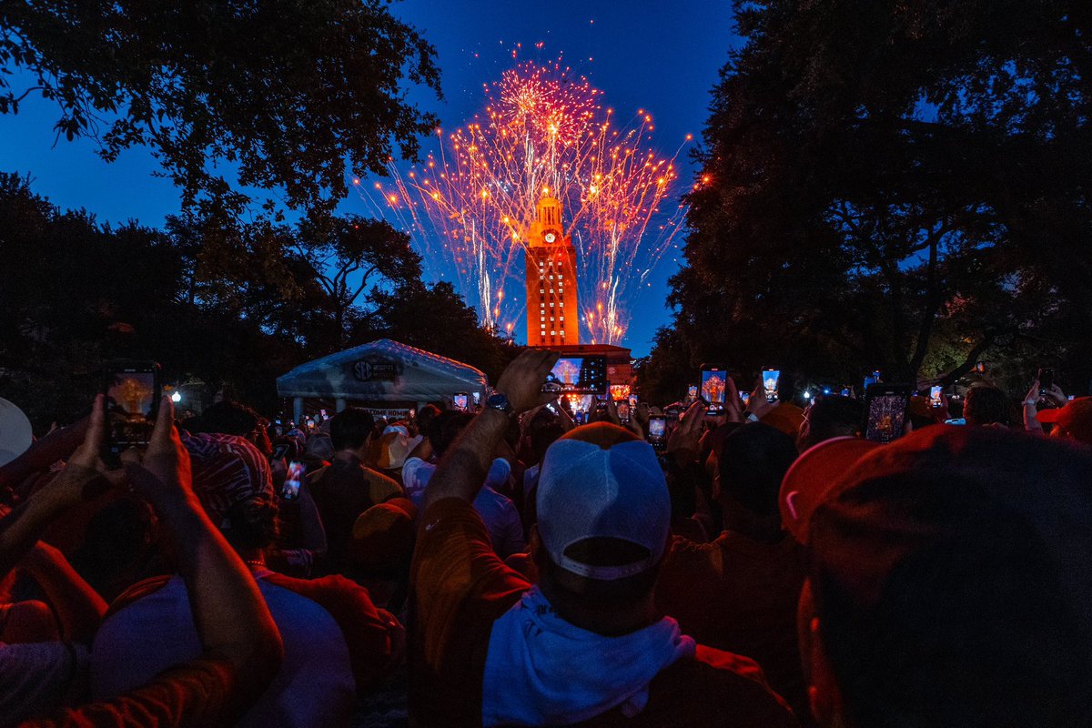 PatModaff84's tweet image. I remember sitting in @DrStrode’s @OhioUSportsAd leadership class when it was announced Texas would be joining the @SEC. Full circle moment as last night I got to be a part of the celebration marking our entrance into the conference. Excited for what is to come! #ItJustMeansMore