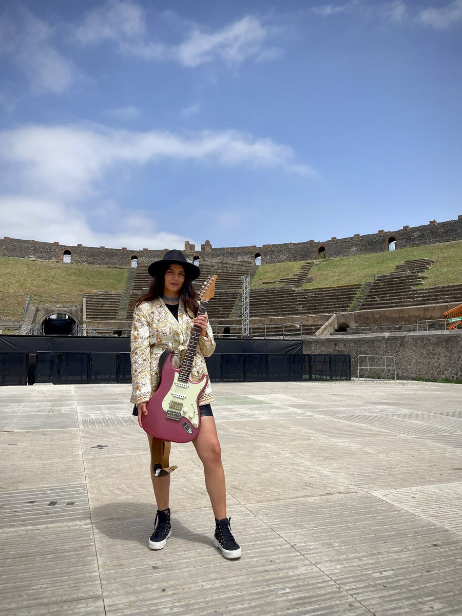 Maria Barbieri Guitarist tweet media