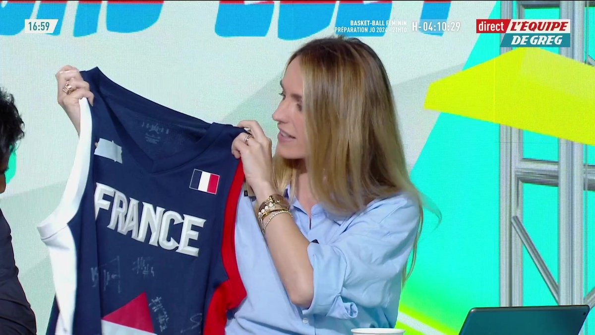 lequipedegreg's tweet photo. 🎁 LE CADEAU DU JOUR 🎁

🏀Ce soir, vivez France-Finlande, match 2, dès 21h10 sur @lachainelequipe ! 

Pour l'occasion, on vous fait gagner le maillot dédicacé par toutes les joueuses de l'Équipe de France de basket @ffbasketball
 🇫🇷 😍

Pour participer : RT + follow @lequipedegreg 🔥 

#EDG