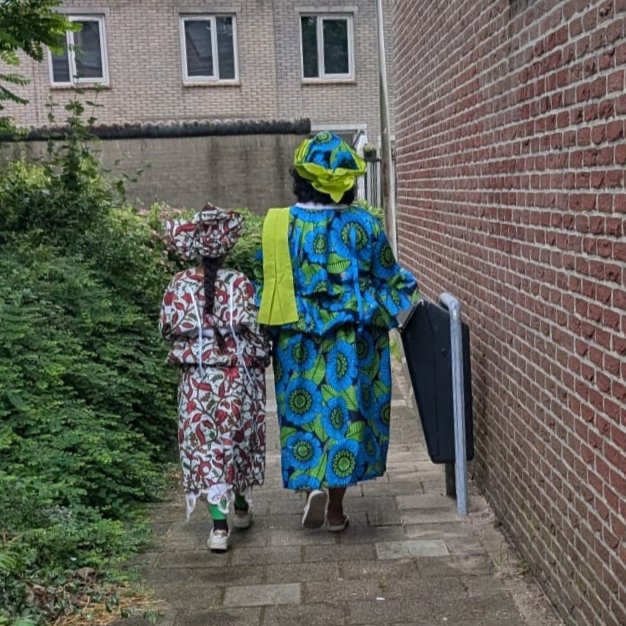 Keti Koti 2024
Ketenen gebroken, racisme nog niet.
#racisme
 tijdschriftlover.nl/politiek_en_ma…