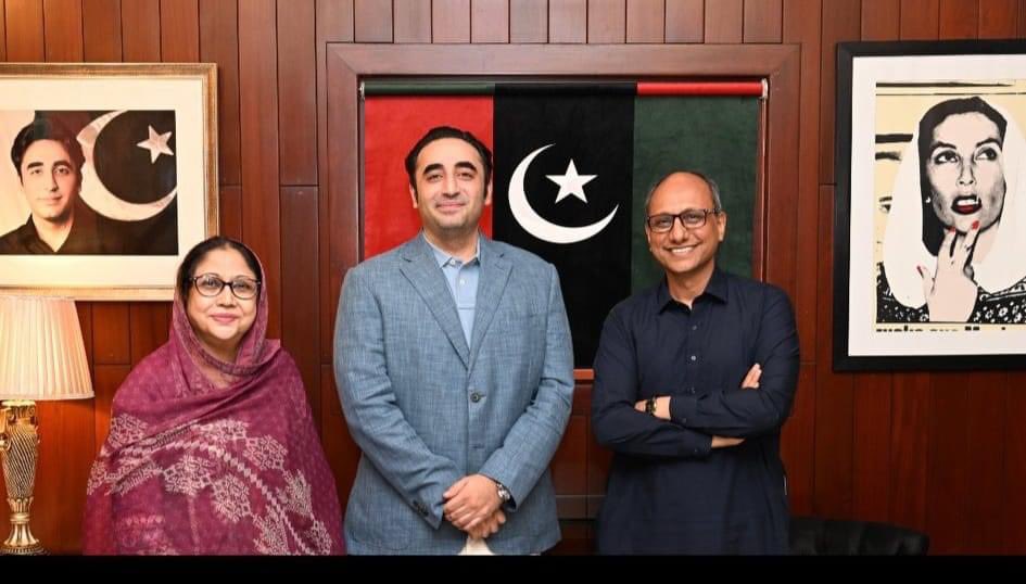 کراچی: پاکستان پیپلزپارٹی کے چیئرمین بلاول بھٹو زرداری اور پی پی پی شعبہ خواتین کی مرکزی صدر فریال تالپور سے پی پی پی کراچی ڈویژن کے صدر سعید غنی نے بلاول ہاؤس میں ملاقات کی، اس موقع پر سیاسی و تنظیمی صورت حال پر بات چیت کی گئی
<a href="/BBhuttoZardari/">Bilawal Bhutto Zardari</a> 
<a href="/SaeedGhani1/">Senator Saeed Ghani</a> 
Bhaijaan 🌹🫶🏻🌹