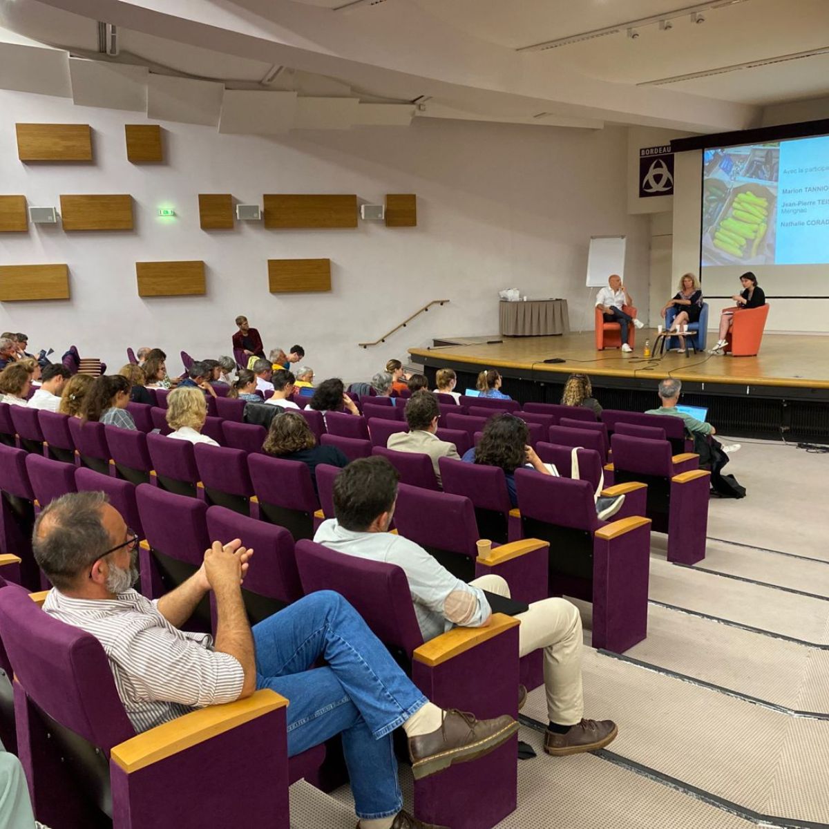 3️⃣ inspiring examples of cities collaborating with #farmers for more inclusive decision-making:

🇮🇹 ‘Qualità e Servizi’
🇪🇸 Barcelona 'Earth Market'
🇫🇷 Bordeaux Metropole's Food Council

Read more in the <a href="/food_trails/">Food Trails</a> article by <a href="/franciscahpk/">Francisca Feiteira</a>  
👉tinyurl.com/233uzmkm