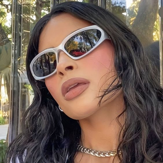 flawless_frames's tweet photo. What style of glasses best reflects your personality? Tell us what you think! ⭐️💎💖 https://t.co/hhbUUWk80k