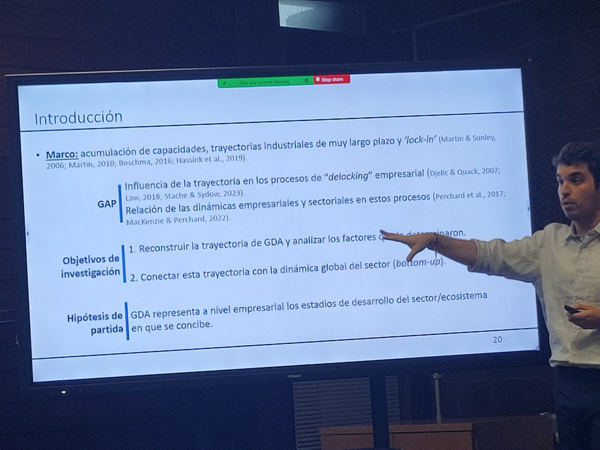 🧑‍🎓Hoy se ha defendido con éxito la tesis: Long-term dynamics shaping industrial path development: The metalworking sector in Asturias (Spain), 1939-2018 ¡Felicidades <a href="/guille_antu/">Guillermo Antuña Martínez</a> ! Muy orgullosos de tu trabajo! <a href="/ubfacecoiempres/">Facultat d'Economia i Empresa UB</a> <a href="/ubeconomics/">UB School of Economics</a>