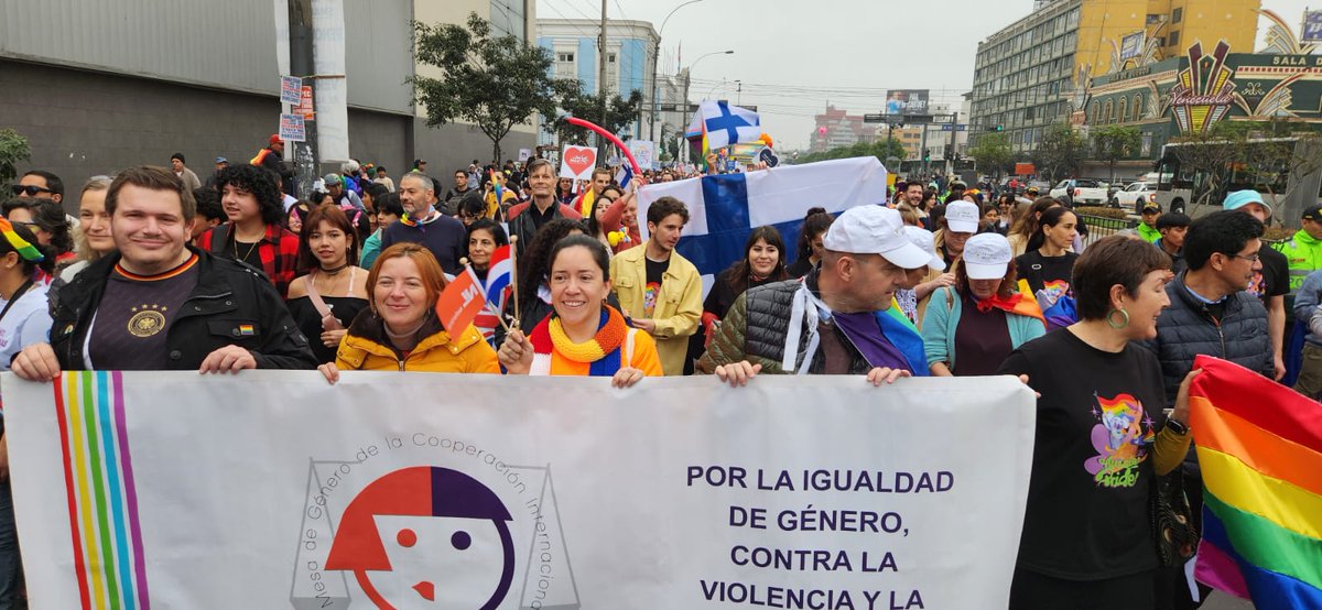 mesagenperu's tweet photo. Mesagen presente en la #MarchaDelOrgullo2024, defendiendo todos los derechos para todas las personas. 👩‍❤️‍💋‍👩💏🌈🏳️‍🌈

#Pride2024 
#cooperaciónfeminista https://t.co/0a3b2nMrib