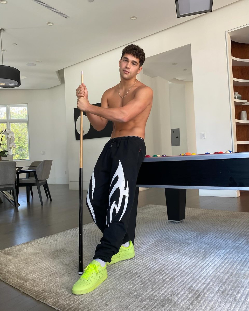 Al3xM1ller's tweet photo. Anyone want to play with balls? https://t.co/1c4Z529yzq