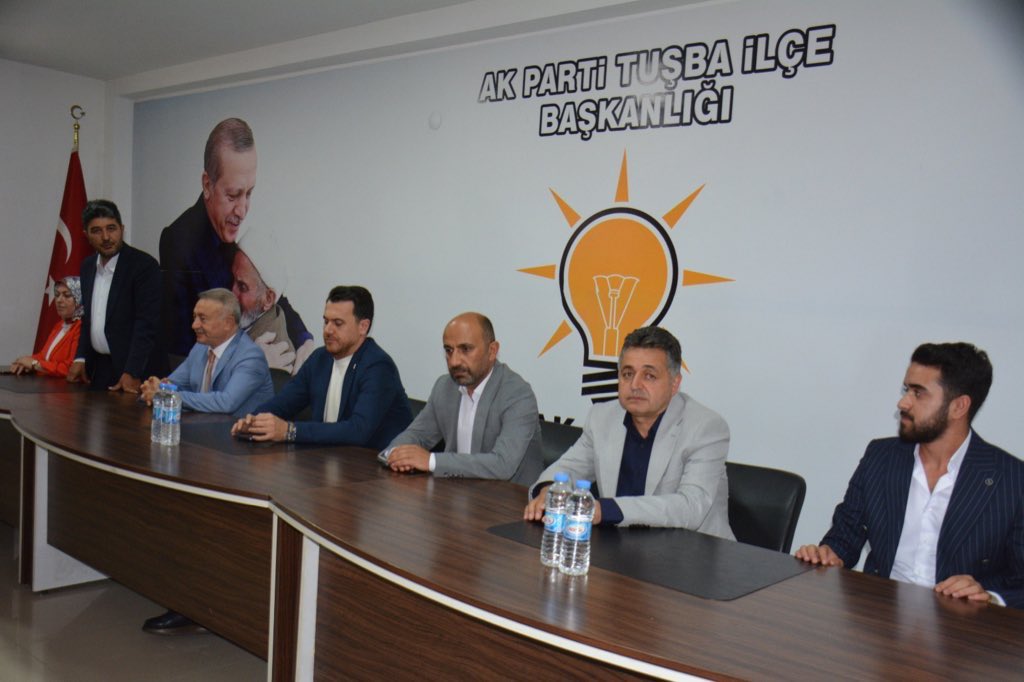 İl Başkanımız <a href="/emreguray65/">Emre Güray</a> ve İl  Koordinatörümüz <a href="/haciozkan33/">Hacı Özkan🇹🇷</a>,
İlçe Teşkilatımız ile biraraya gelerek istişare ve değerlendirme toplantısı gerçekleştirdiler.

@CalaganMuhammed <a href="/erdalbaran65/">ERDAL BARAN</a> <a href="/umutbekleyen2/">Umut Bekleyen</a> <a href="/TurkGunduz/">SELVER GÜNDÜZ 🇹🇷</a> <a href="/AK_PartiVan/">AK Parti Van</a>