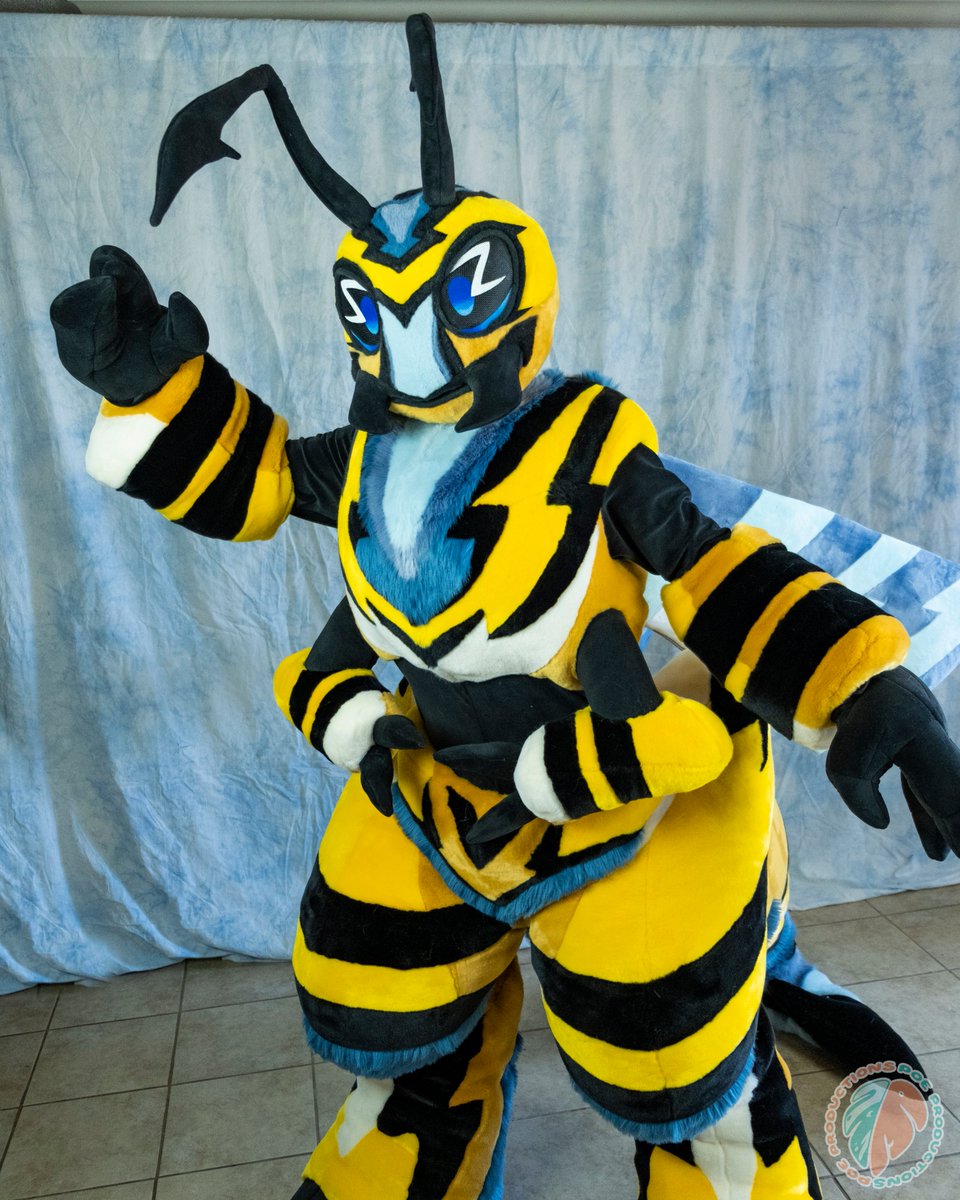 We know wasps are not the most beloved of bugs, but just like bees they're really important pollinators!🐝 They contribute to the pollination of tons of flowers and fruits, like orchids and figs.🌺Figs are actually a staple fruit in the diet of toucans! Thank you, wasps!✨