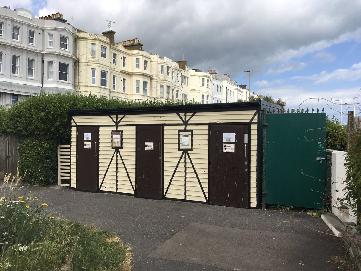 friendsofedith's tweet photo. New gate fixed and first order detail paintwork started. Don’t forget our next #DropByDropIn is this Thursday (12-2 at statue, 2-4 in the Marina Fountain). Come and have a chat about our work and all things #Edith - all welcome. https://t.co/aduJxqbRAw