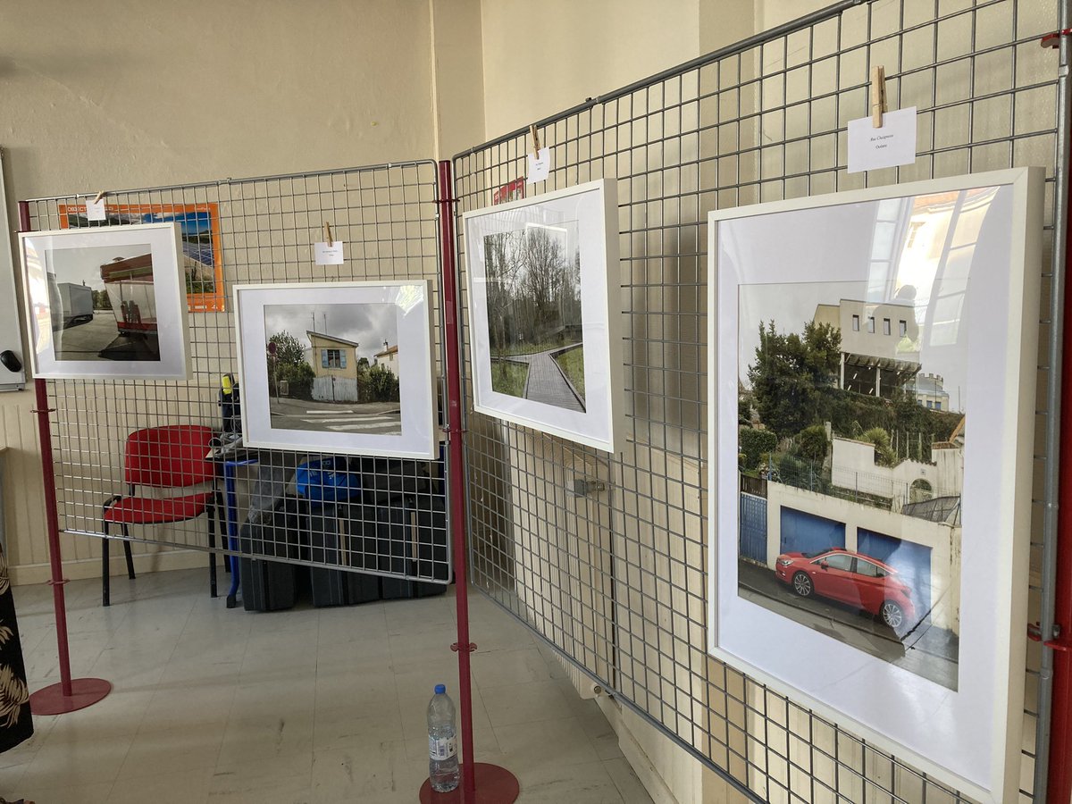 Vernissage de l’exposition photos « Un œil sur St Maixent l’Ecole », projet artistique #PEAC avec Claude Pauquet en partenariat avec la Villa Perochon.
👏 aux élèves du SAS, nos photographes en herbe 
#DRAC nouvelle Aquitaine
<a href="/acpoitiers/">Académie de Poitiers</a> <a href="/DSDEN79/">DSDEN Deux-Sèvres</a> 
@ErnaultThomas <a href="/s_chabeaudie/">Chabeaudie Sandrine</a>