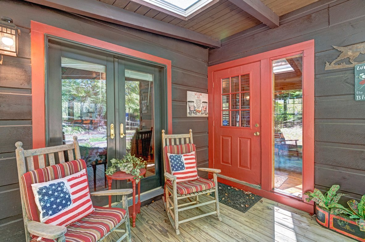 FoscoeR's tweet photo. 🎉 Celebrate your July 4th in the North Carolina High Country and stay with https://t.co/CwMQUTtqiA. Book direct or contact us at 800.723.7341.
#FoscoeRentals #VacationRental #Condo #Cabin #VacationHome #NorthCarolina #HighCountry #FamilyFun #4thOfJuly #Celebrate #MountainGetaway https://t.co/H0e8EZDaYn