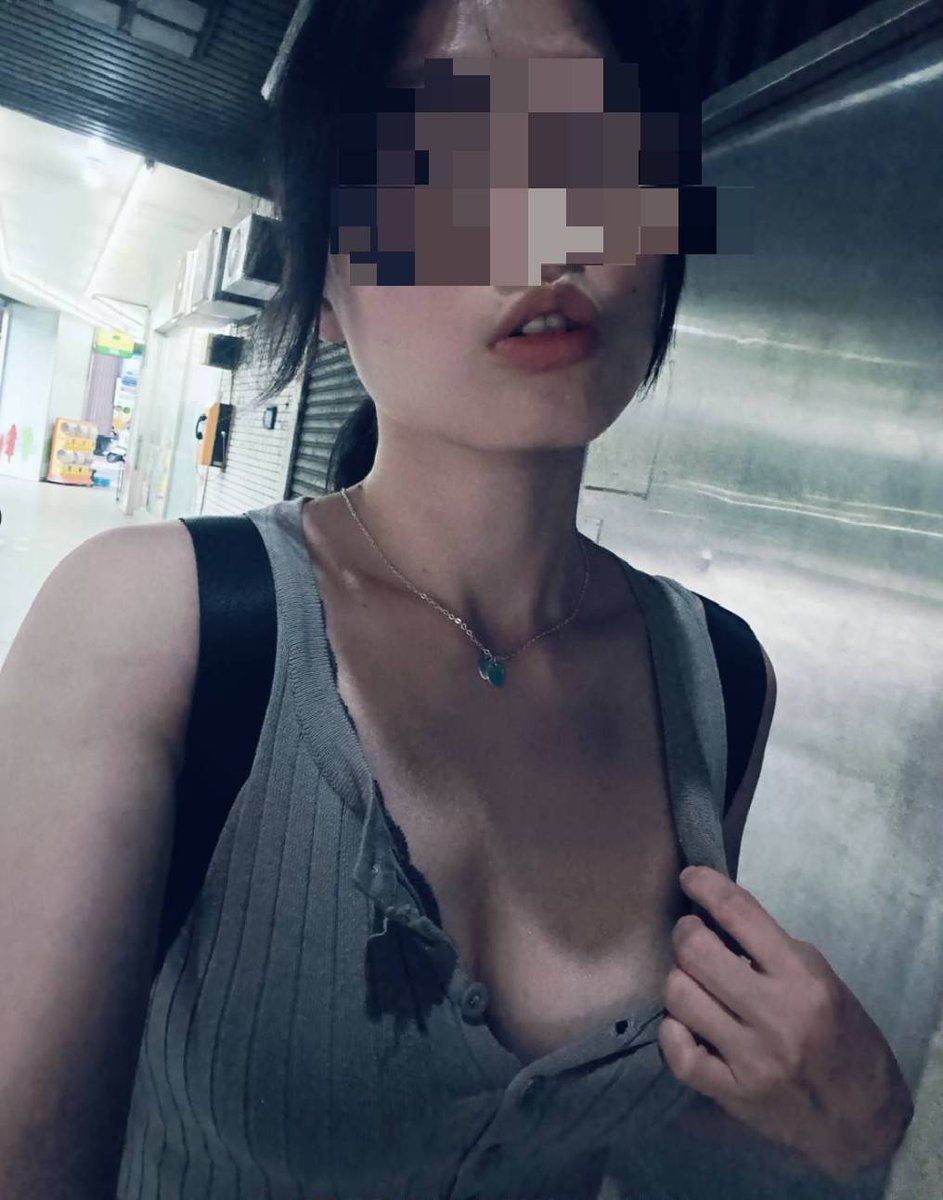 LittleCindy66's tweet photo. 下班了很開心，自拍小露一下
應該沒被路人發現吧😜 https://t.co/5IGNGpbkVS