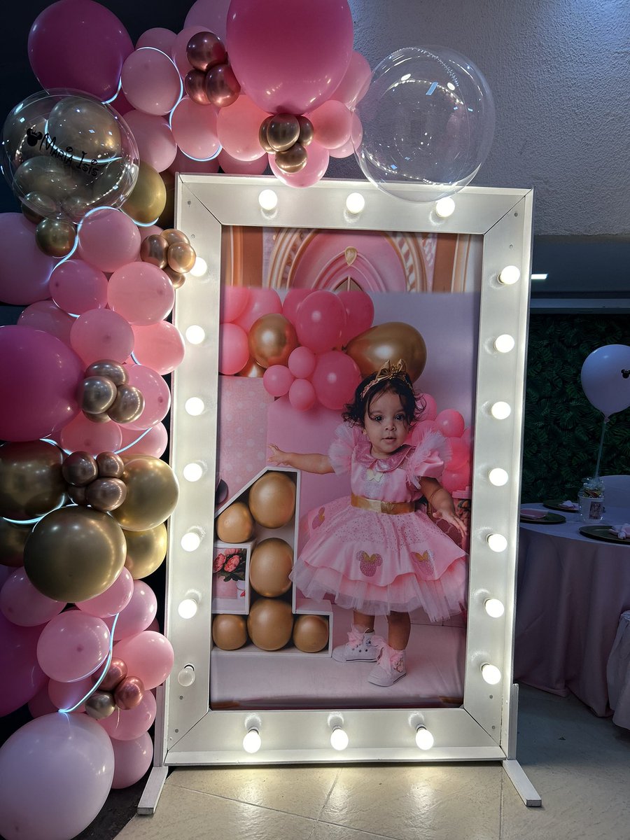 mulaneventos's tweet photo. Maria Isis faz 1 
Com aquele tema clássico Mini realeza 
#festadememina
#disney
#mundorosa https://t.co/p4qrhWJFbI