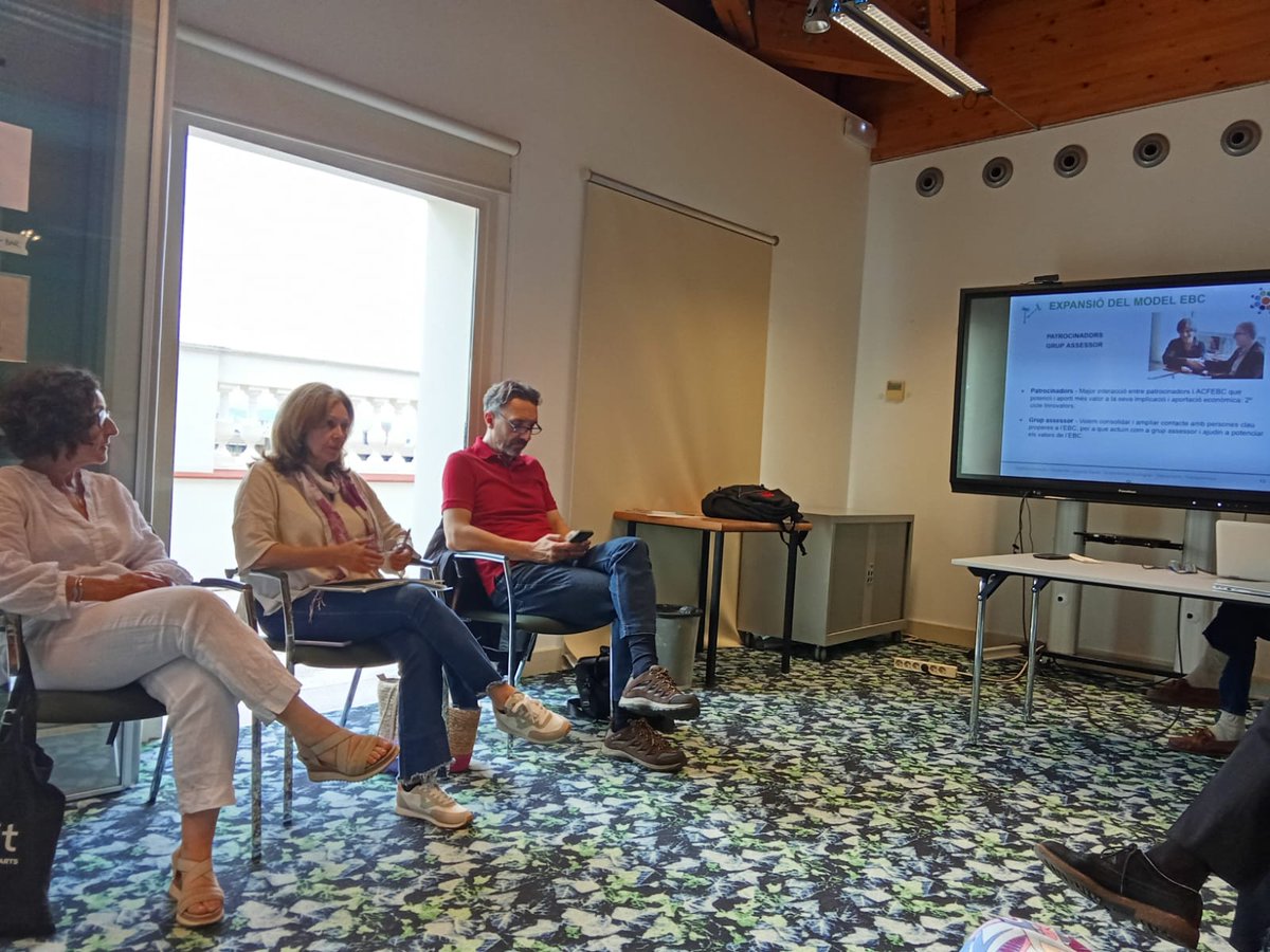 L'ACFEBC celebra aquesta tarda l'assemblea ordinària que clou el curs 2023-2024. 
Encarem el curs 2024-2025 amb nous projectes i motivació creixent per capgirar el model sòcioeconòmic imperant i treballar a favor de l'economia del #BéComú!
#EBC