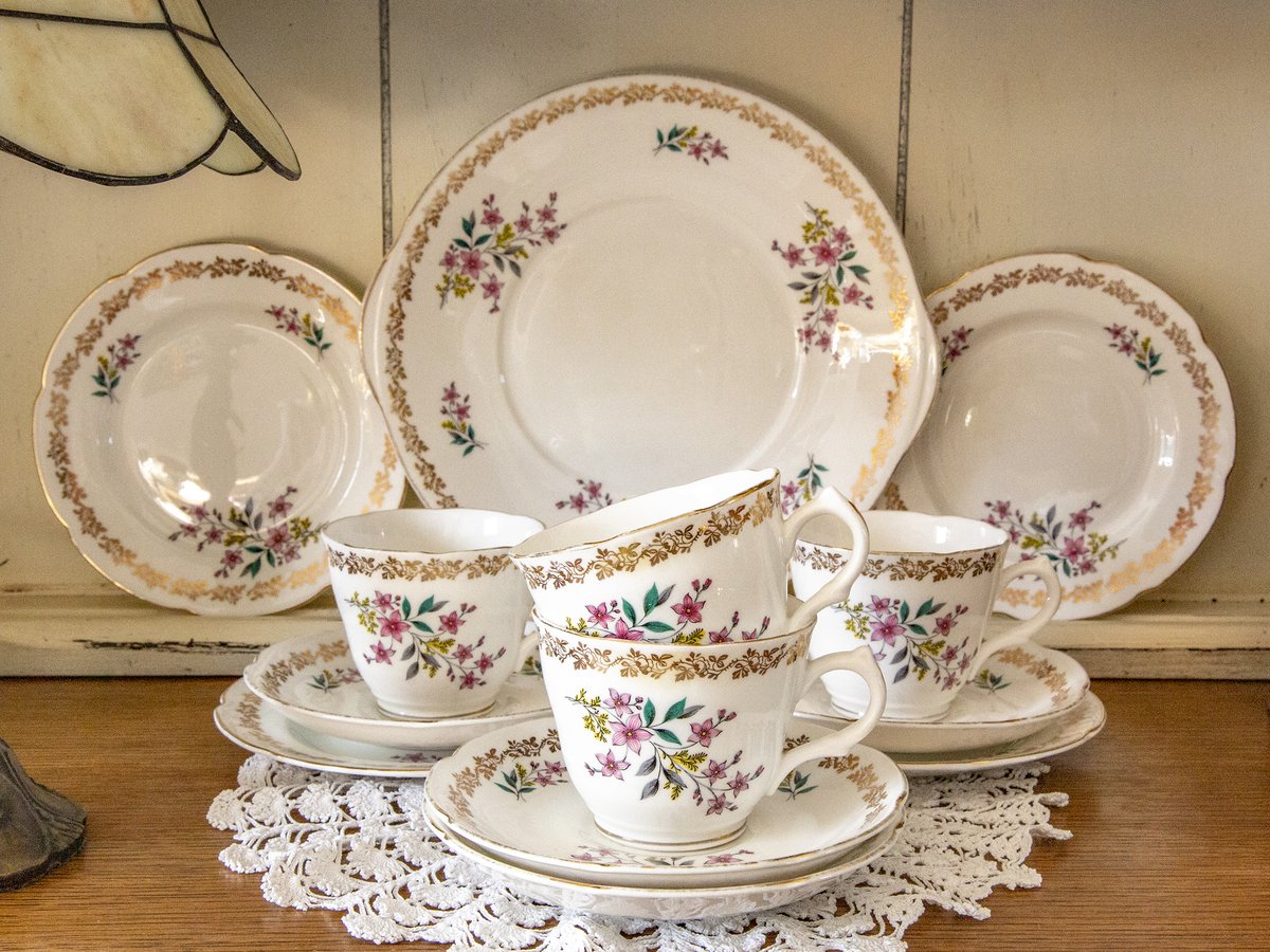 This lovely tea set is on its way to Georgia, USA! Tea sets are having a moment and I have more sets and individual trios available at priddeythings.etsy.com. And I'll be listing more soon so watch this space!
#afternoontea #teacups #vintagechina #etsyvintage
