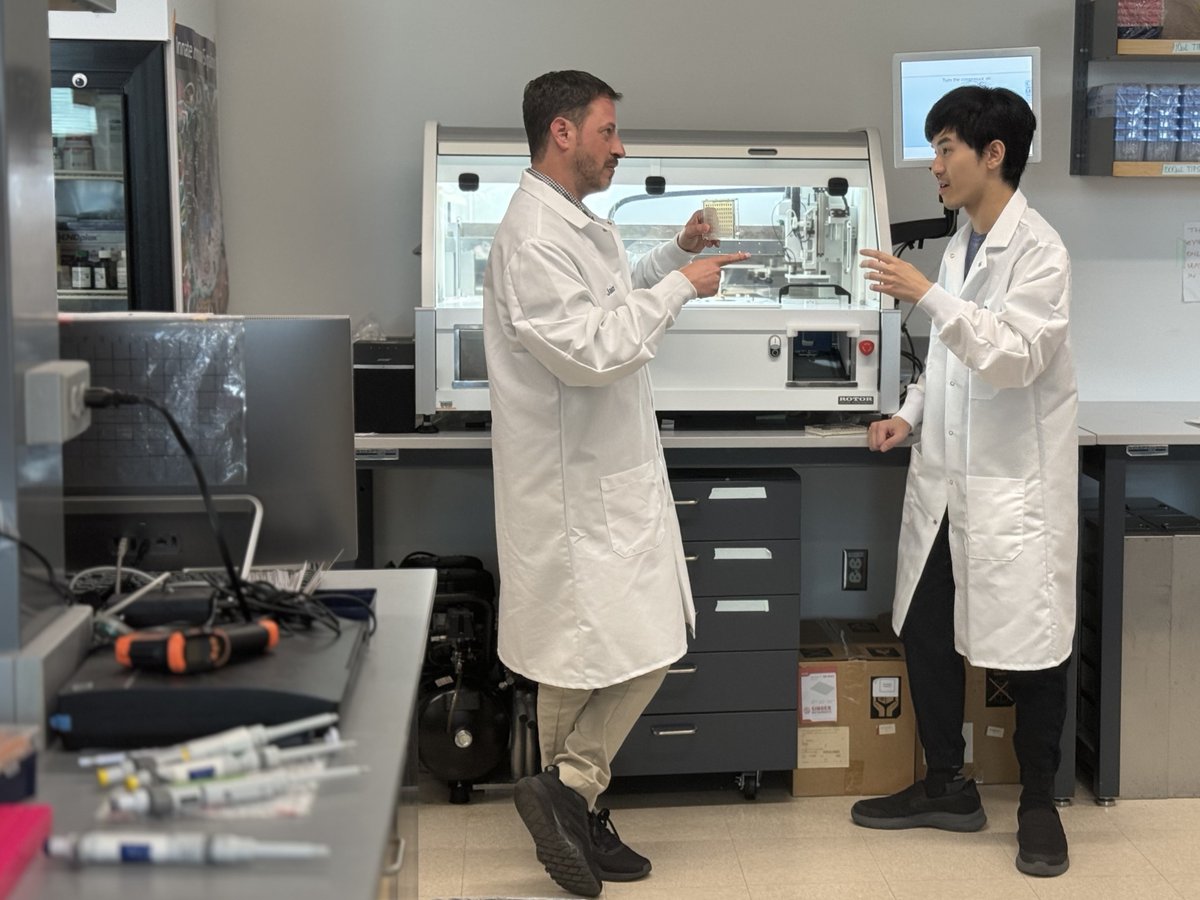 Kilachand Center, Boston University (@kilachandcenter) on Twitter photo SCIENTIST PROFILE: Prof. Juan Fuxman Bass (<a href="/fuxmanlab/">Juan Fuxman Bass</a>; <a href="/BioDesignCenter/">Biological Design Center, Boston University</a>) discussed his work studying how viruses and their human hosts regulate each other’s genes. He also shared a source of particular fatherly pride and his joy of experimental cooking.
bu.edu/kilachandcente… SCIENTIST PROFILE: Prof. Juan Fuxman Bass (<a href="/fuxmanlab/">Juan Fuxman Bass</a>; <a href="/BioDesignCenter/">Biological Design Center, Boston University</a>) discussed his work studying how viruses and their human hosts regulate each other’s genes. He also shared a source of particular fatherly pride and his joy of experimental cooking.
bu.edu/kilachandcente…
