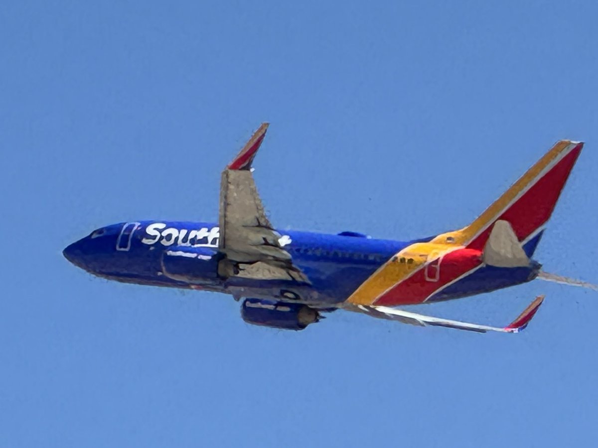 robnashman's tweet image. @SouthwestAir ELP to DAL leaving El Paso ✈️🤩 #SWAPic