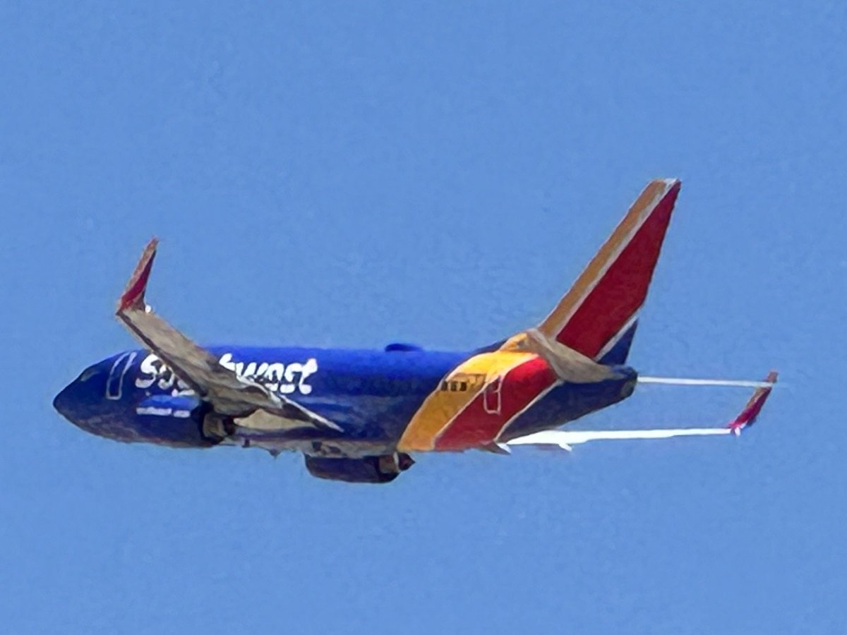 robnashman's tweet image. @SouthwestAir ELP to DAL leaving El Paso ✈️🤩 #SWAPic