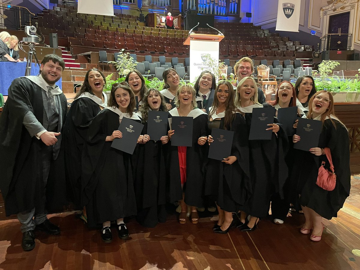 JasmineCookACT's tweet image. who gave me a degree?! 4 years well spent🎓